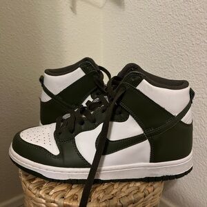 green nike dunks